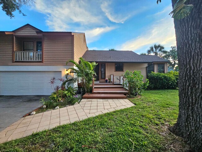 Building Photo - McGregor Woods  Community with Natural Surrounding Charm. Close to Sanibel.