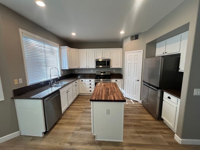 Building Photo - 30133 Destiny Dr