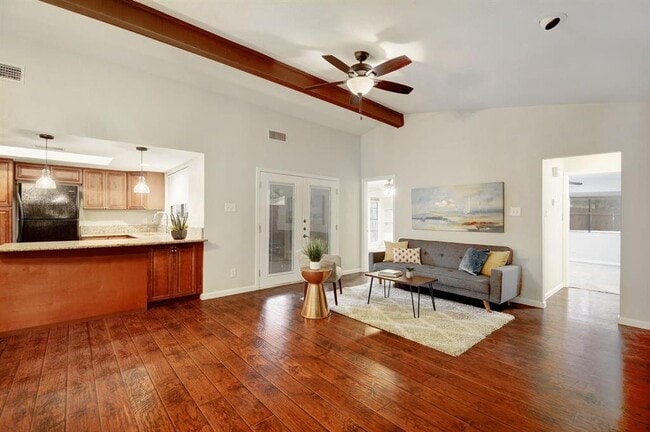 Building Photo - 8504 Mesa Dr