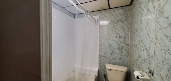 Building Photo - 530 Naylor Rd