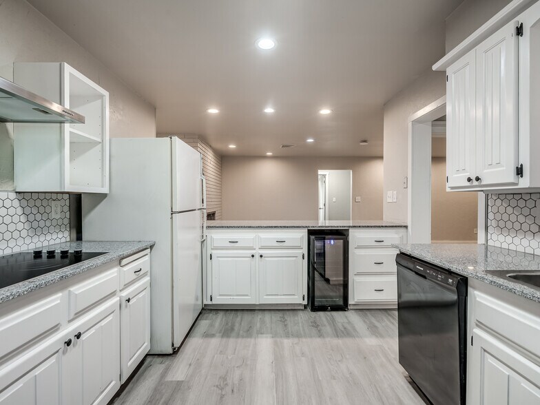 Building Photo - 12136 Thorn Ridge Rd