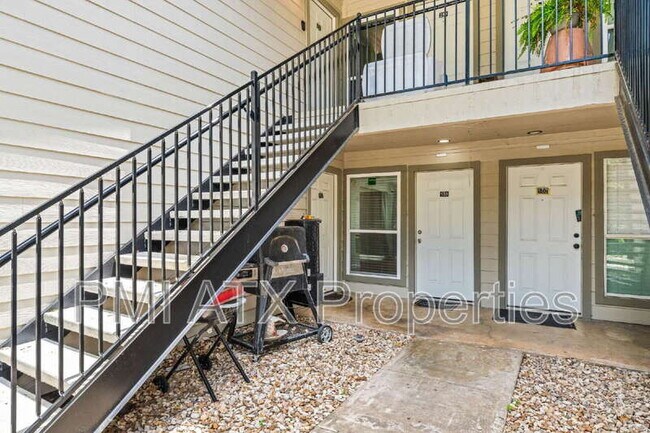 Building Photo - 2124 Burton Dr
