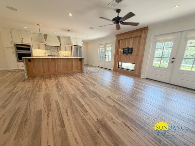 Building Photo - Exquisite Designer Home in Central Fort Walton Beach