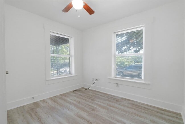 Building Photo - 1606 Maple Ave