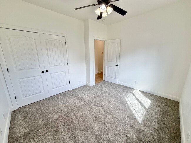 Building Photo - 2254 S 240 W