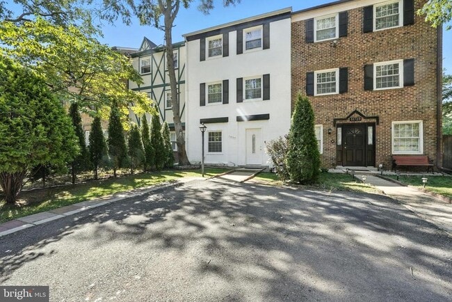 Building Photo - 14727 Bentley Square