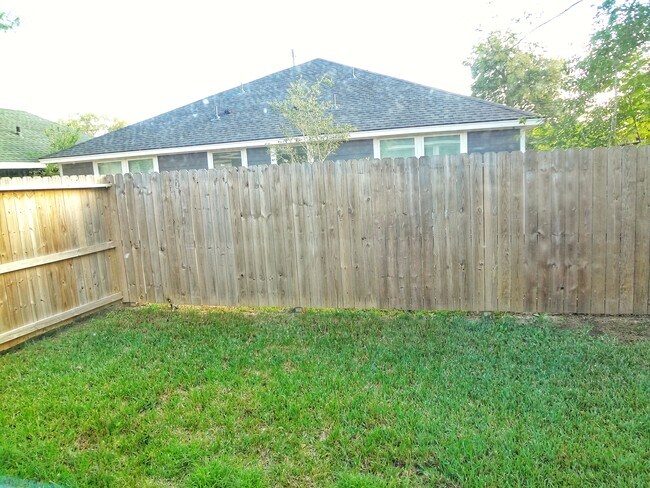 Building Photo - 4330 Mallow St