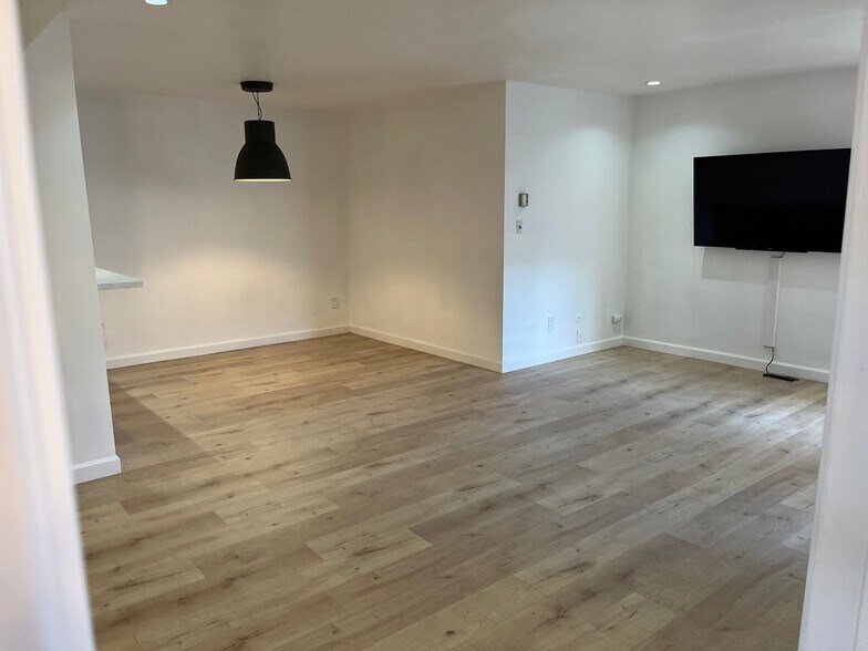 Building Photo - 358 S Gramercy Pl