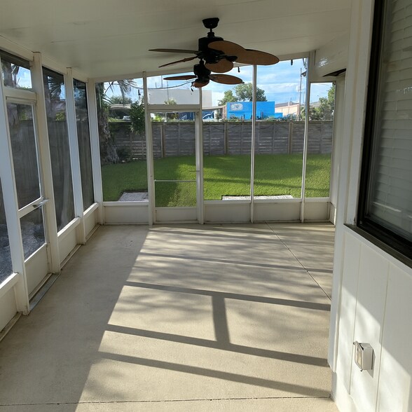 Screened patio, lush yard, paver area for grilling or firepit. - 953 13th Ave S