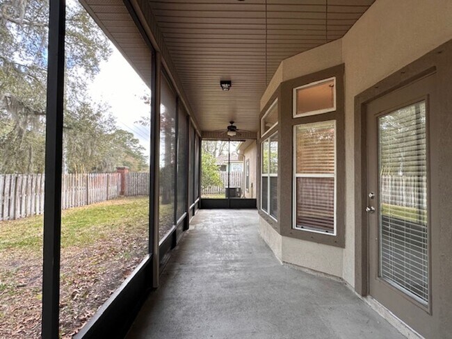 Building Photo - Large 3BD/2BA |Quiet Setting | Fenced Yard