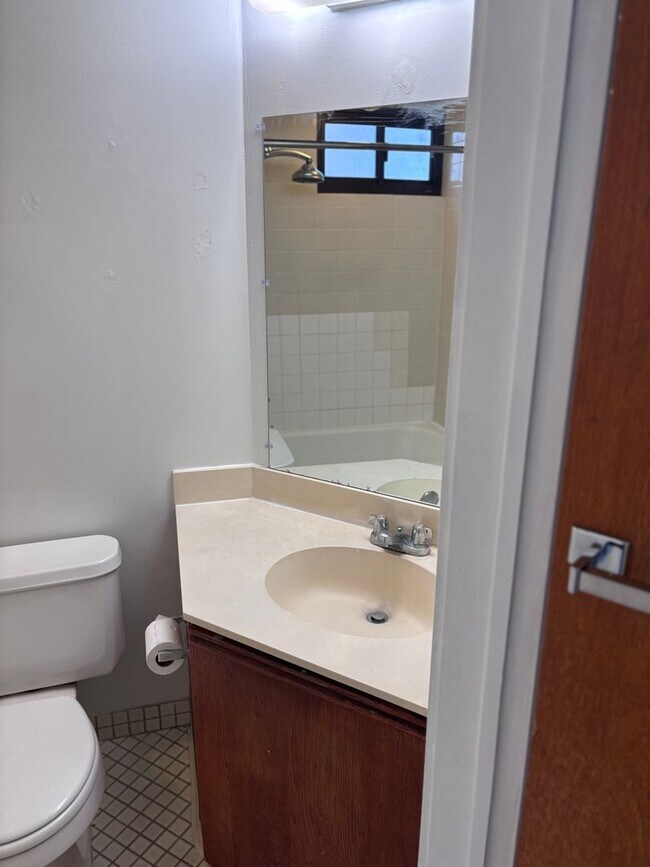 Building Photo - Available now: A studio 1 bath at Liliuokalani Gardens