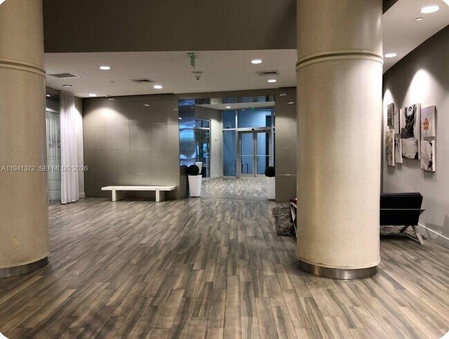 Building Photo - 1750 N Bayshore Dr