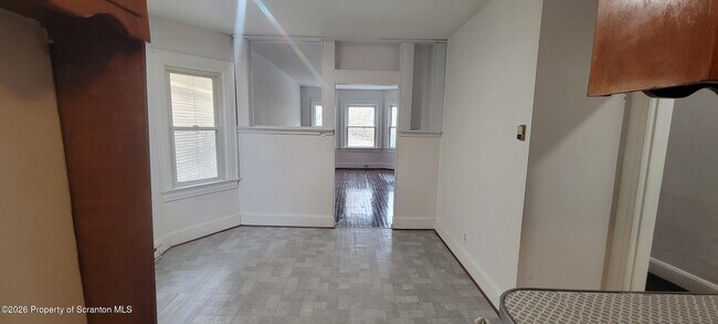 Building Photo - 805 Monroe Ave