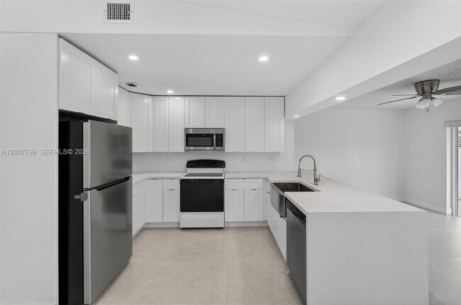 Building Photo - 4530 SW 143rd Pl