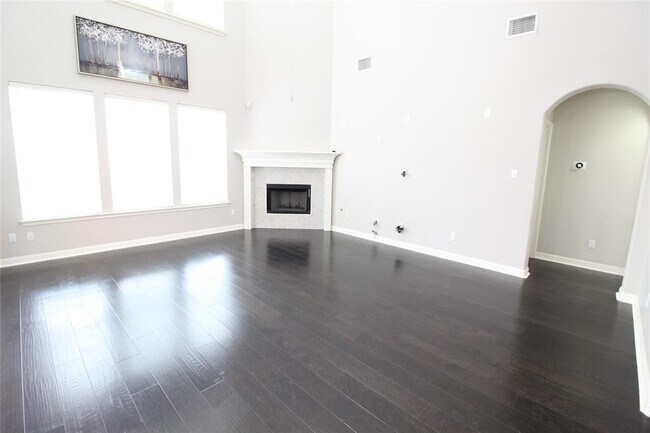 Building Photo - 610 Spanish Mustang Dr