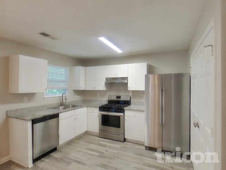 Building Photo - 1411 Pebble Ridge Ln