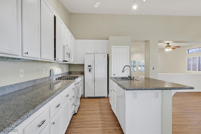 Building Photo - 1813 Puerto Way