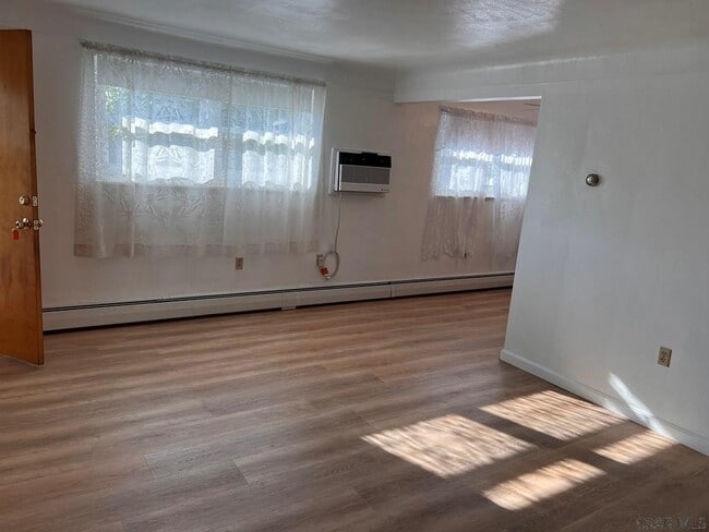 Building Photo - 129 Lulay St