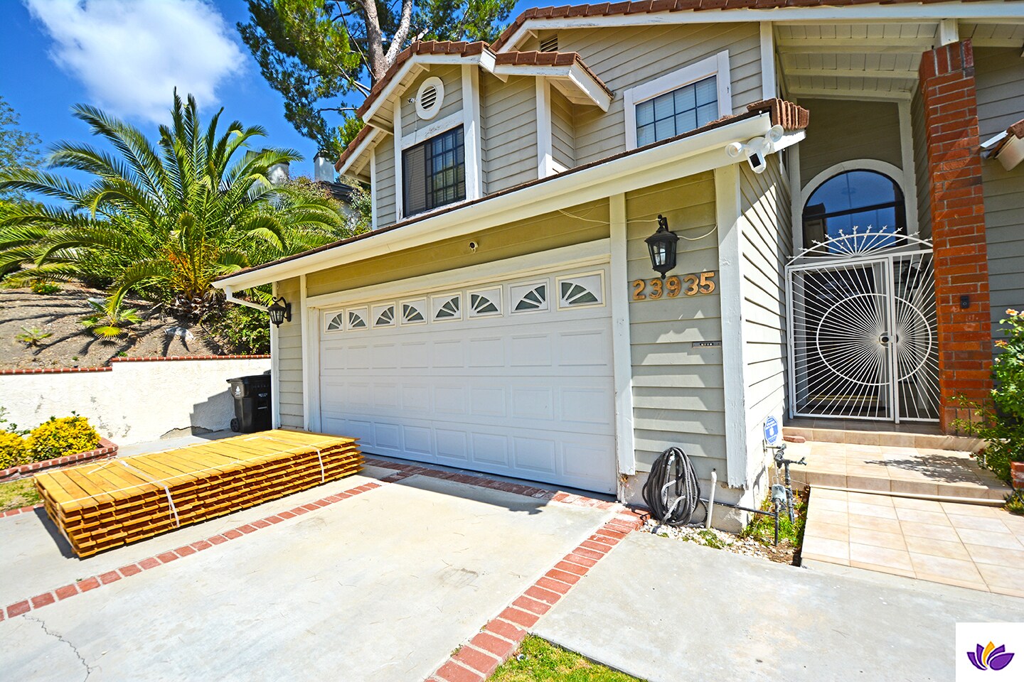 Building Photo - 23935 Ingomar St