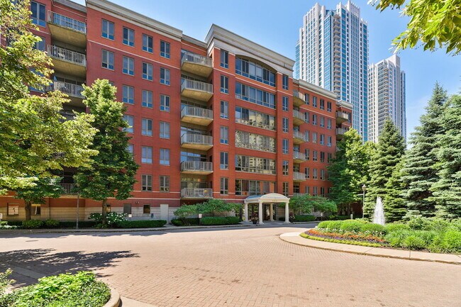 Building Photo - 400 N Clinton St