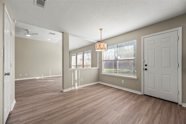 Building Photo - 7134 Prairie Village Dr