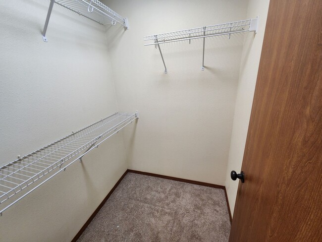 Building Photo - Beautiful 3-Bedroom Home in Spanaway – App...