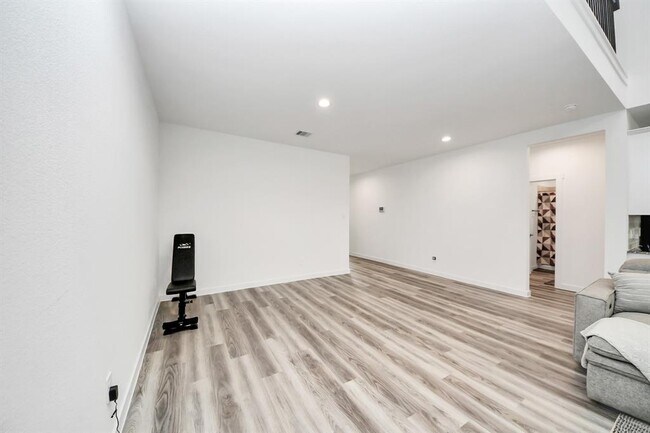 Building Photo - 31515 Avebury Lake Ln