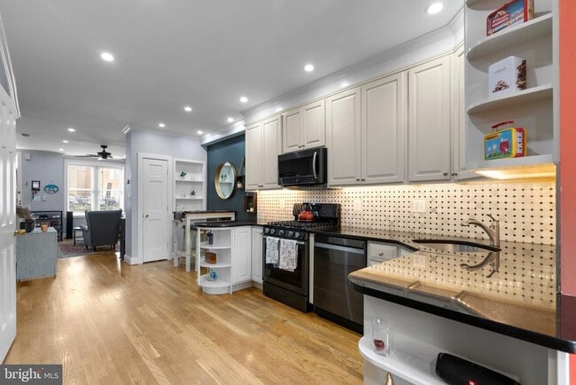 Building Photo - 1417 1st St NW
