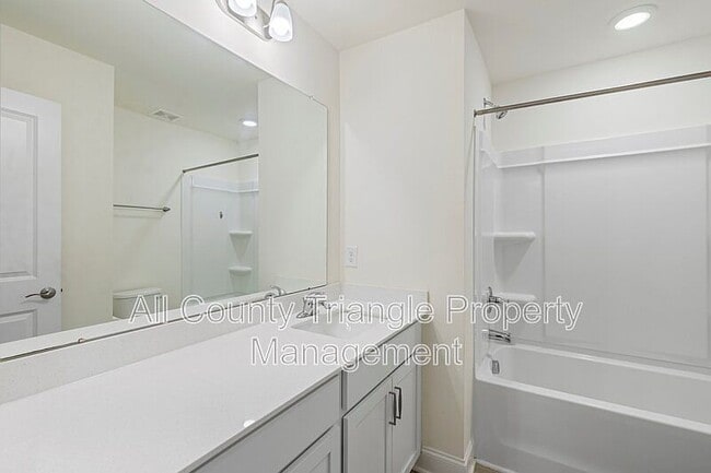 Building Photo - 2105 Nandina Trl