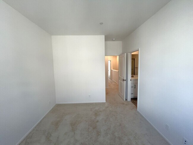 Building Photo - Milk Thistle Ln  Chino, 91708  (4 Bed, 4 Bath)