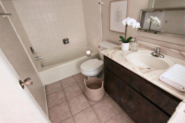 Building Photo - 409 E Fairfield St