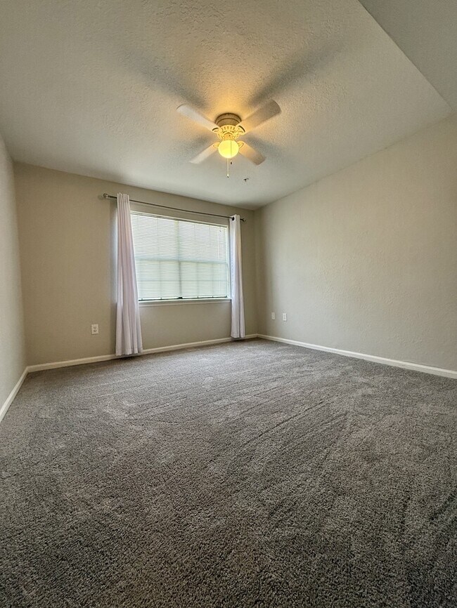 Building Photo - 800 Boardwalk Dr