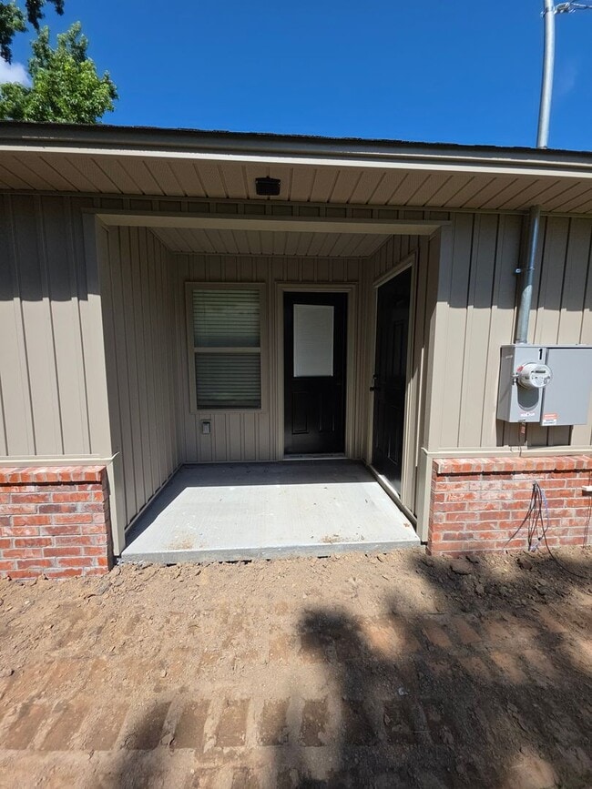 Building Photo - 3204 N Cleveland Ave