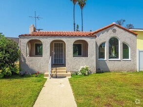 Building Photo - Elegant 3BD/2BA Oasis in the Heart of Glen...