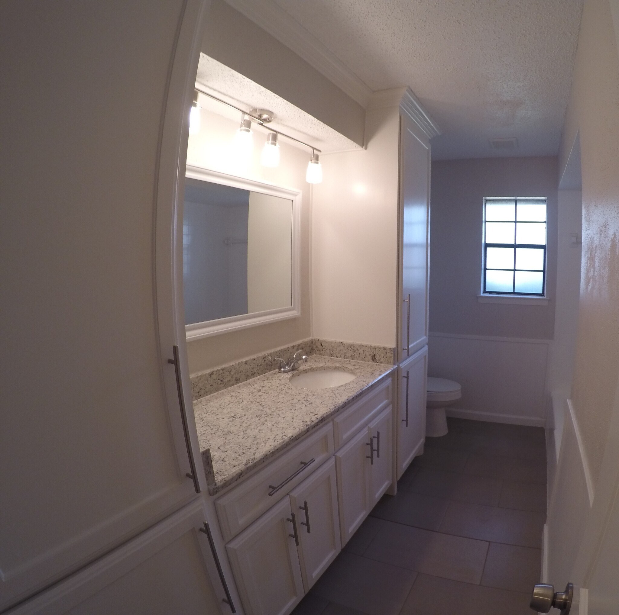 Large second bathroom with bathtub - 1604 Timbercreek Rd