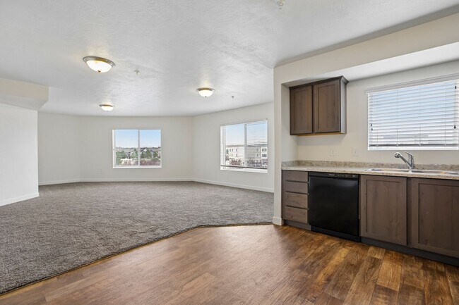 Building Photo - 734 E 500 S