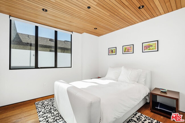 Building Photo - 303 Windward Ave