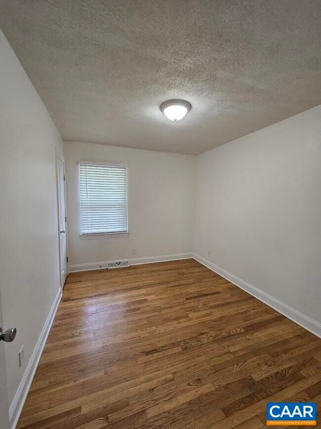 Building Photo - 117 Longwood Dr