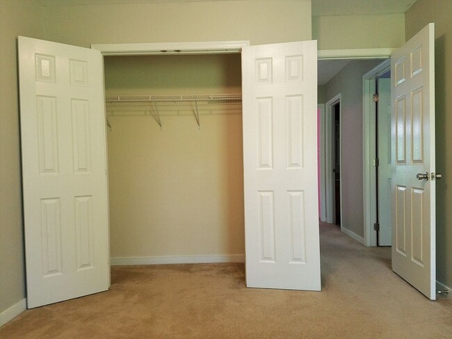 Building Photo - Large 2 story transitional in Birkdale