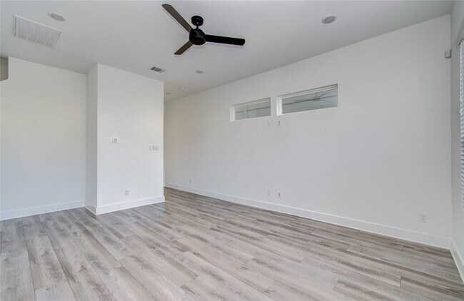 Building Photo - 2054 Johanna Crk Dr