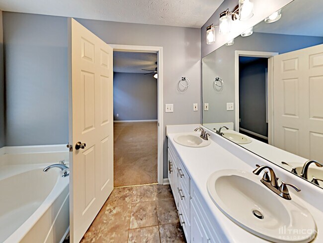 Building Photo - 5102 Meridian Lake Dr