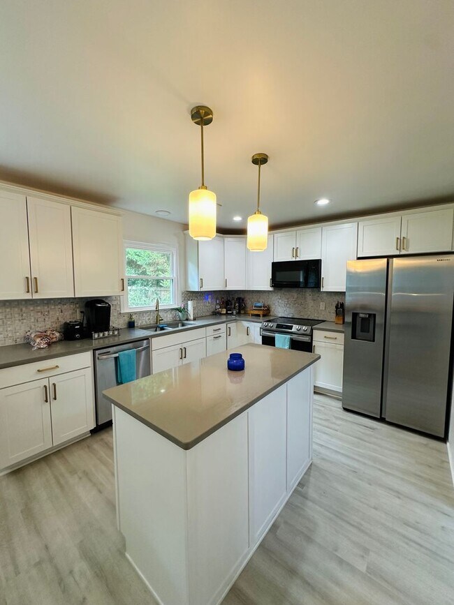 Building Photo - 103 Meadow Creek Dr