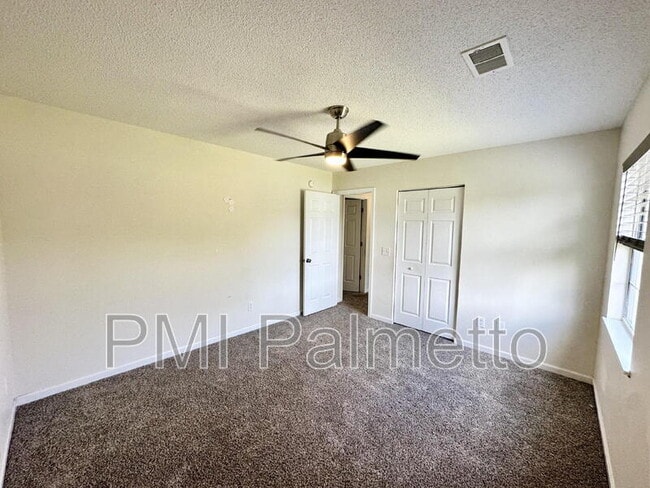 Building Photo - 227 Hardwood Dr