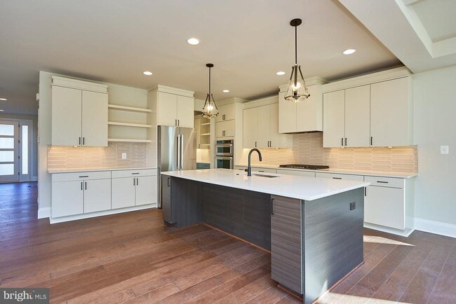 Building Photo - 6845 Churchill Rd