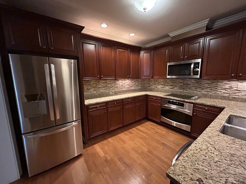 Building Photo - 5194 Lexington Club Cv