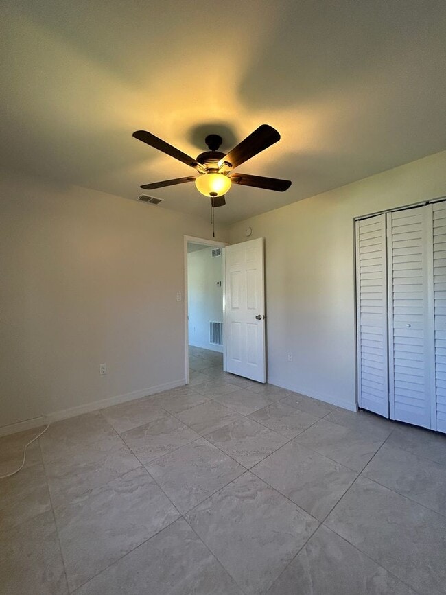 Building Photo - 2 bed 1 Bath Condo