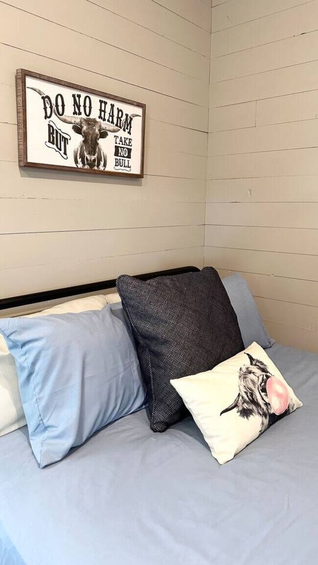 Building Photo - 5472 Andert Rd