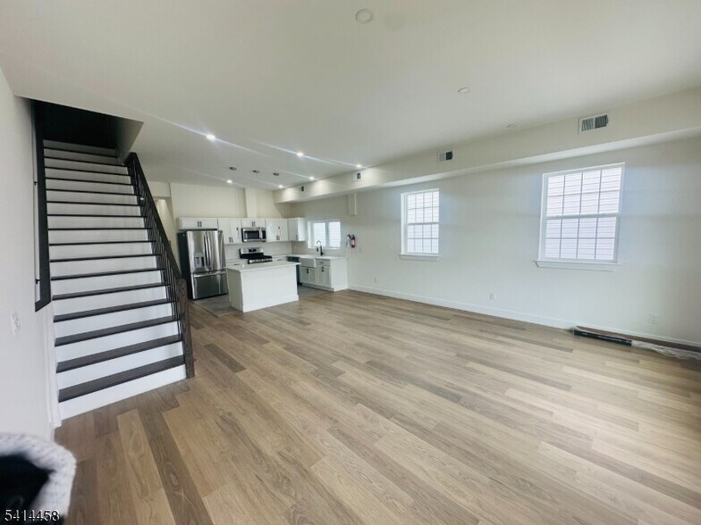 Building Photo - 14 Nelson Pl