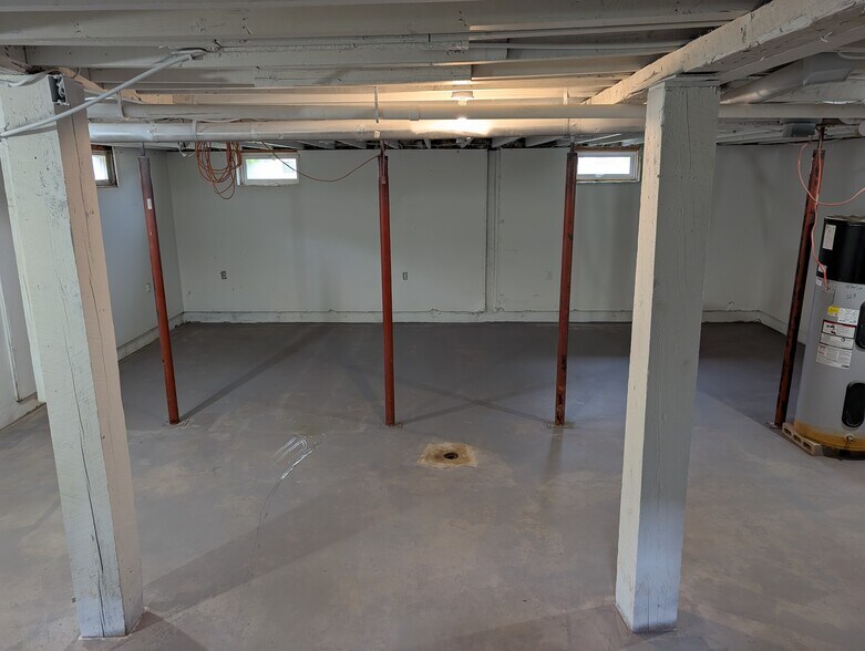 Building Photo - 22 Renos Blf
