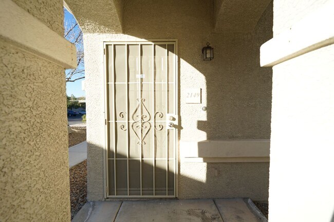 Building Photo - SHOWINGS START 4/1/2025